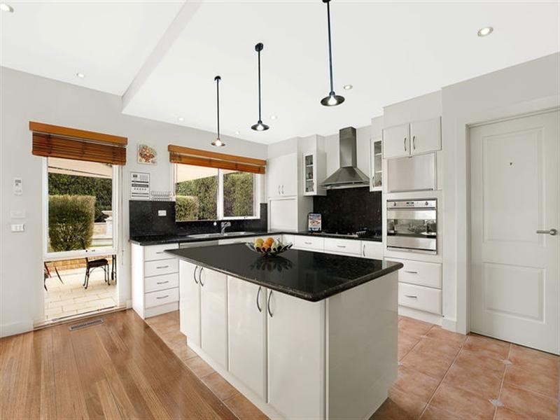 11 Woodlands Edge, Templestowe VIC 3106