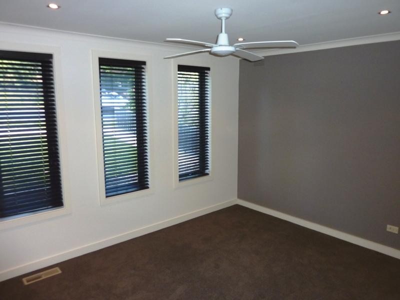 23 Robinson Grove, Bulleen VIC 3105