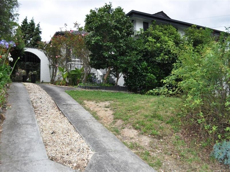 4 Thomas Street, Doncaster East VIC 3109