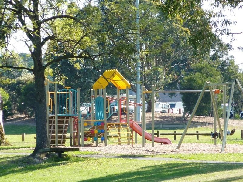 16 Underwood Drive, Donvale VIC 3111