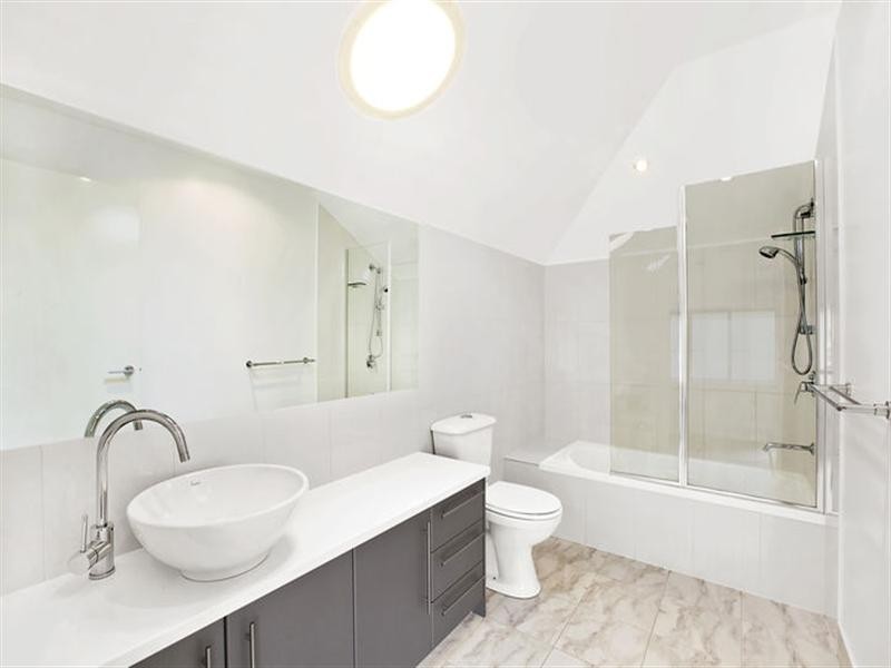 2/9 Sherwood Court, Doncaster East VIC 3109