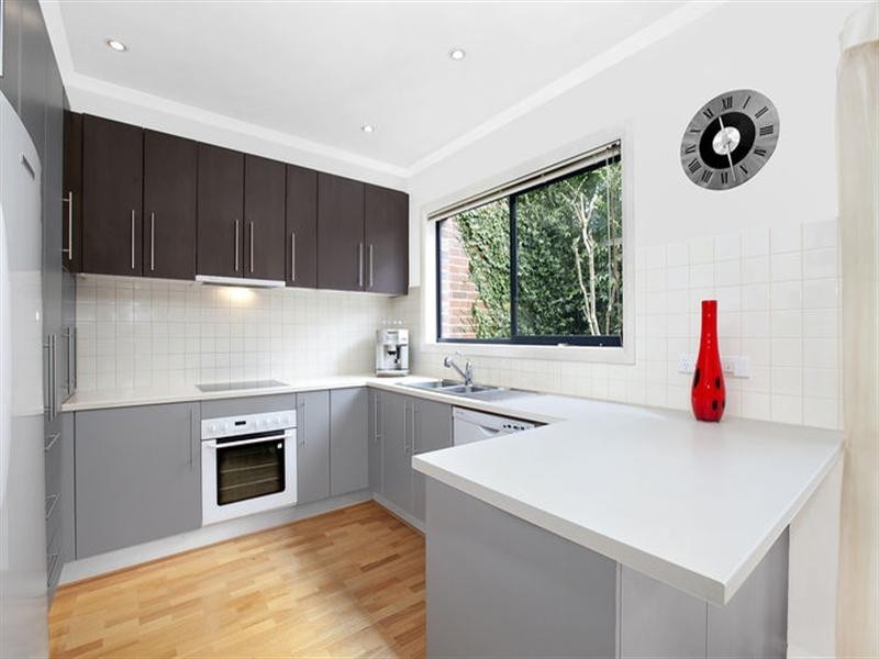 2/9 Sherwood Court, Doncaster East VIC 3109