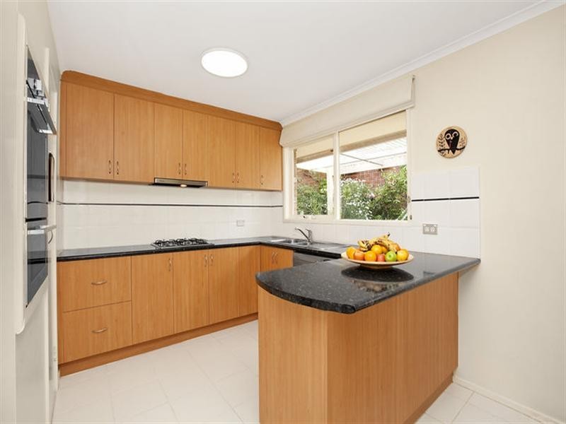 2/17 Larnoo Drive, Doncaster East VIC 3109