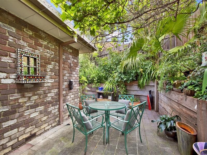 2/17 Larnoo Drive, Doncaster East VIC 3109