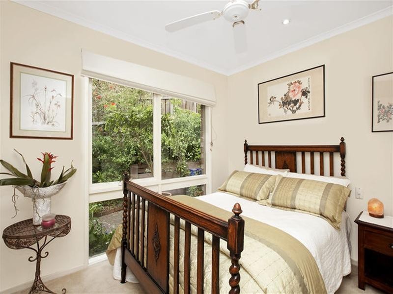 2/17 Larnoo Drive, Doncaster East VIC 3109