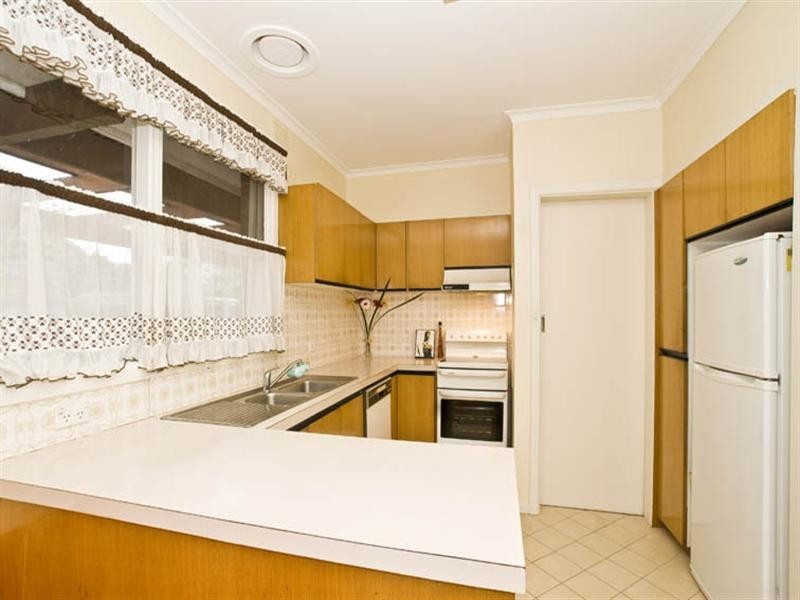 10 Glenda Avenue, Doncaster VIC 3108