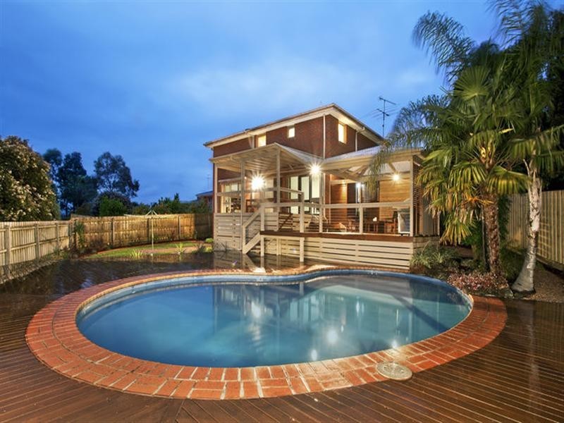 16 Glen Orchard Close, Templestowe VIC 3106