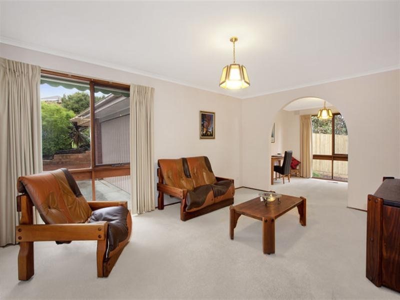 16 Glen Orchard Close, Templestowe VIC 3106