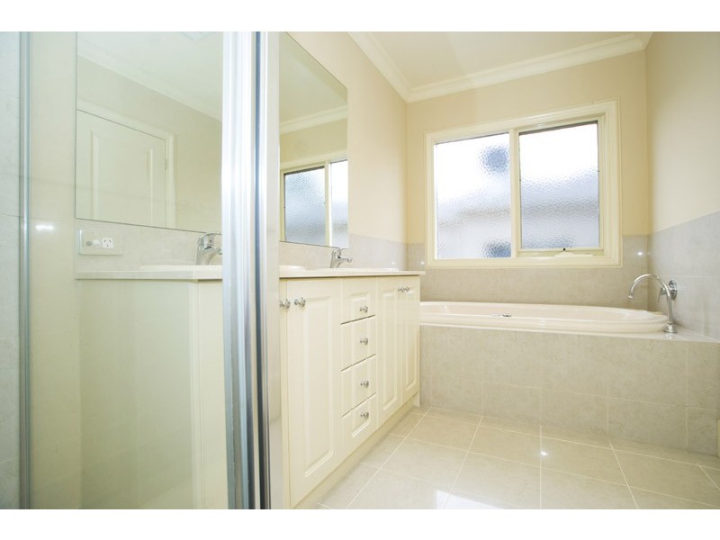 8 Innisfallen Avenue, Templestowe VIC 3106