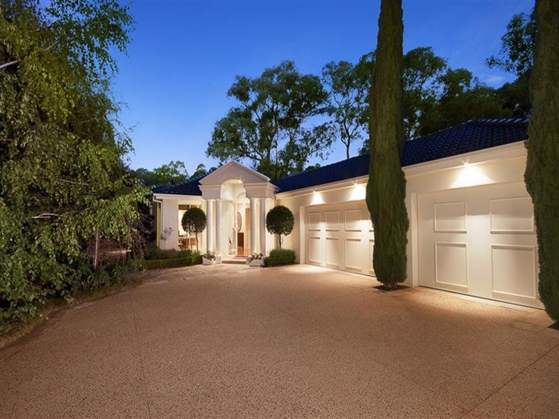 9 Marconi Court, Research VIC 3095