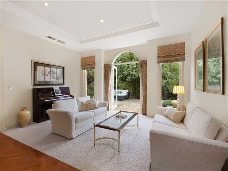 9 Marconi Court, Research VIC 3095