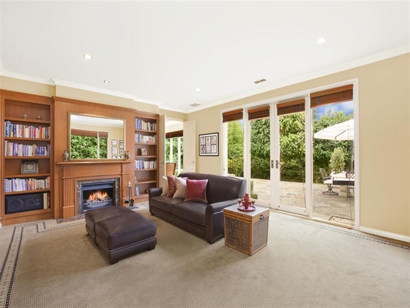 9 Marconi Court, Research VIC 3095