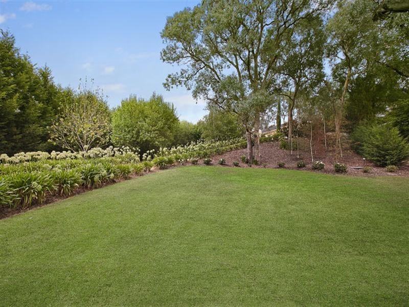 9 Marconi Court, Research VIC 3095