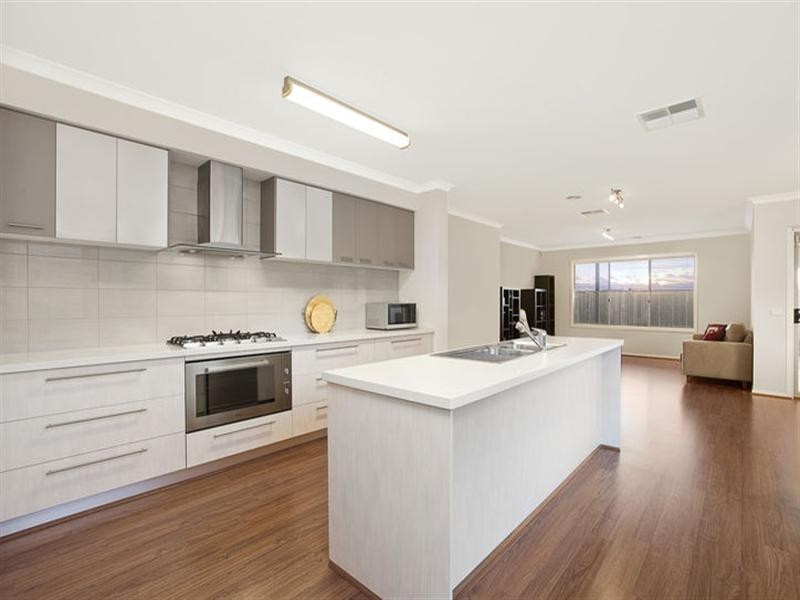 3 Yellowgum Avenue, Lyndhurst VIC 3975