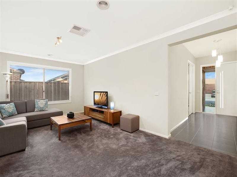 3 Yellowgum Avenue, Lyndhurst VIC 3975