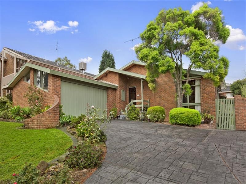 14 Thorncombe Walk, Doncaster East VIC 3109