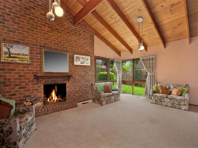 14 Thorncombe Walk, Doncaster East VIC 3109