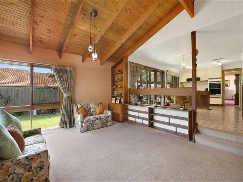 14 Thorncombe Walk, Doncaster East VIC 3109