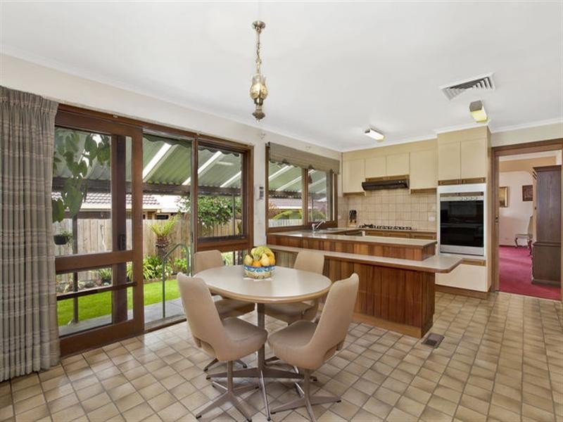 14 Thorncombe Walk, Doncaster East VIC 3109