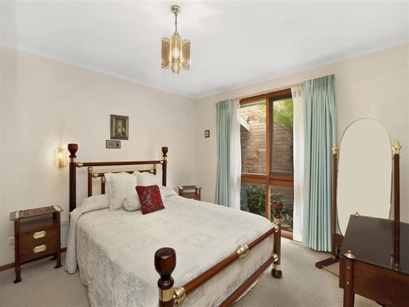 14 Thorncombe Walk, Doncaster East VIC 3109