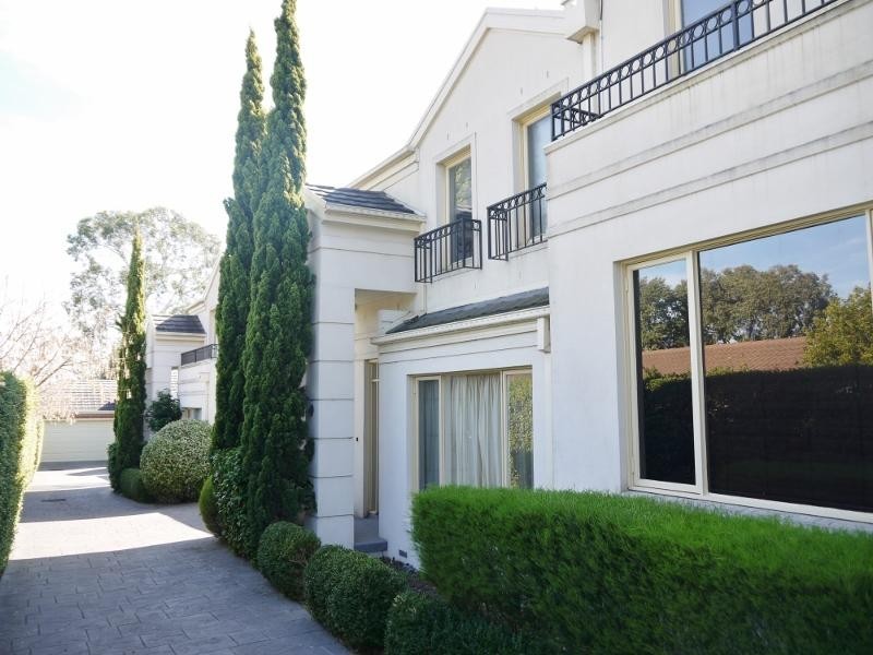 3/14 May Street, Doncaster East VIC 3109