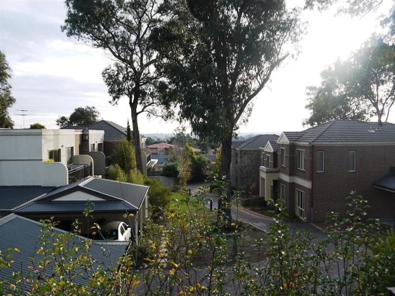 24/1 Bellevue Avenue, Doncaster East VIC 3109