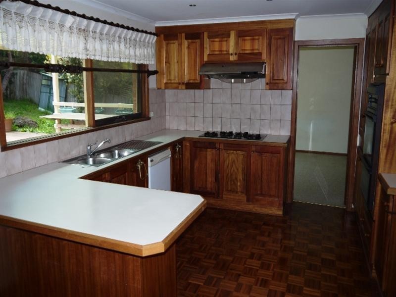 35 Huntingfield Drive, Doncaster East VIC 3109