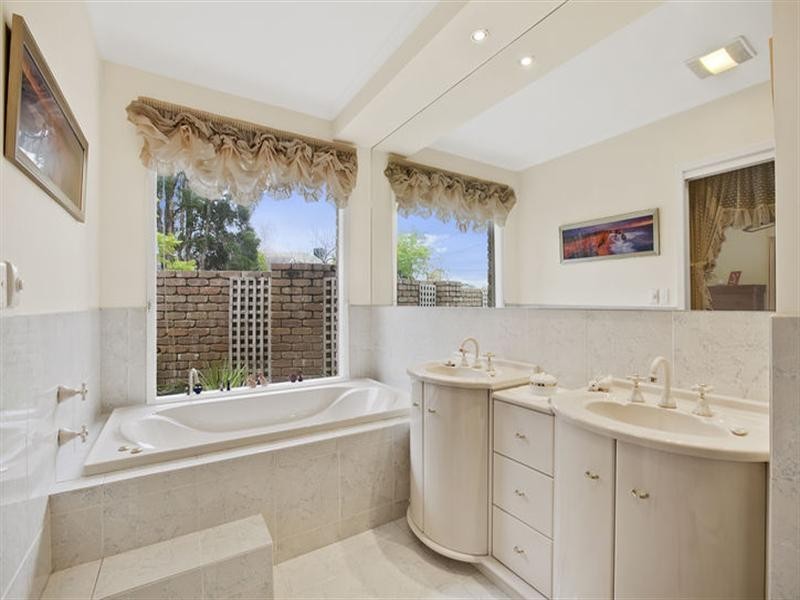 5 Alburnum Crescent, Templestowe Lower VIC 3107