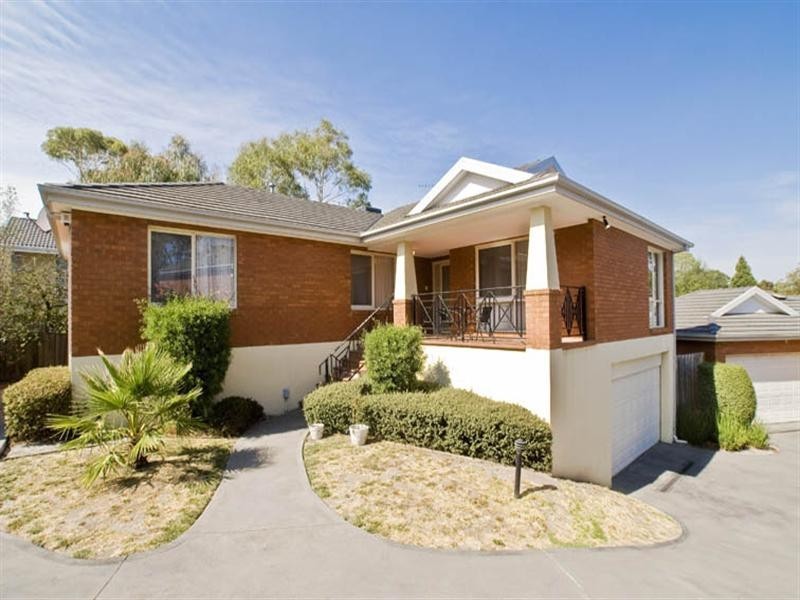 2/10 May Street, Doncaster East VIC 3109