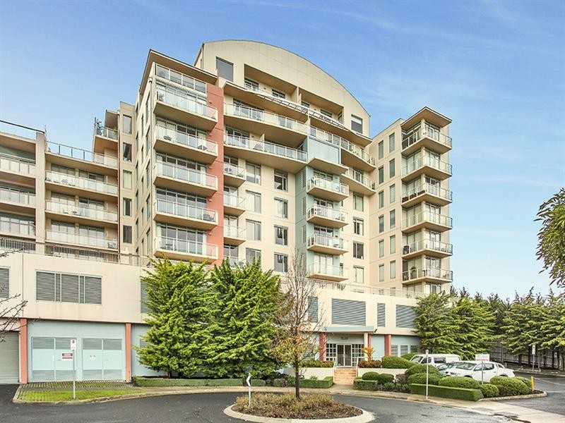 7002/2 Sovereign Point Court, Doncaster VIC 3108