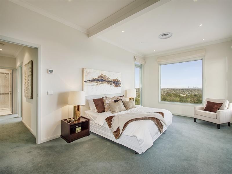 7002/2 Sovereign Point Court, Doncaster VIC 3108