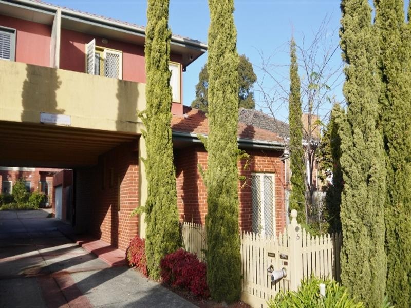 1/16 Graham Place, Box Hill VIC 3128