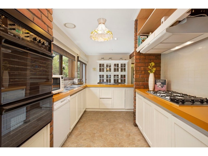 17 Fernlea Crescent, Doncaster East VIC 3109