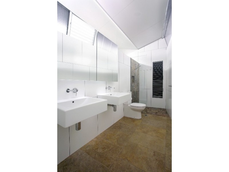 8 Areca Crt – Sky House, Eagle Heights QLD 4271