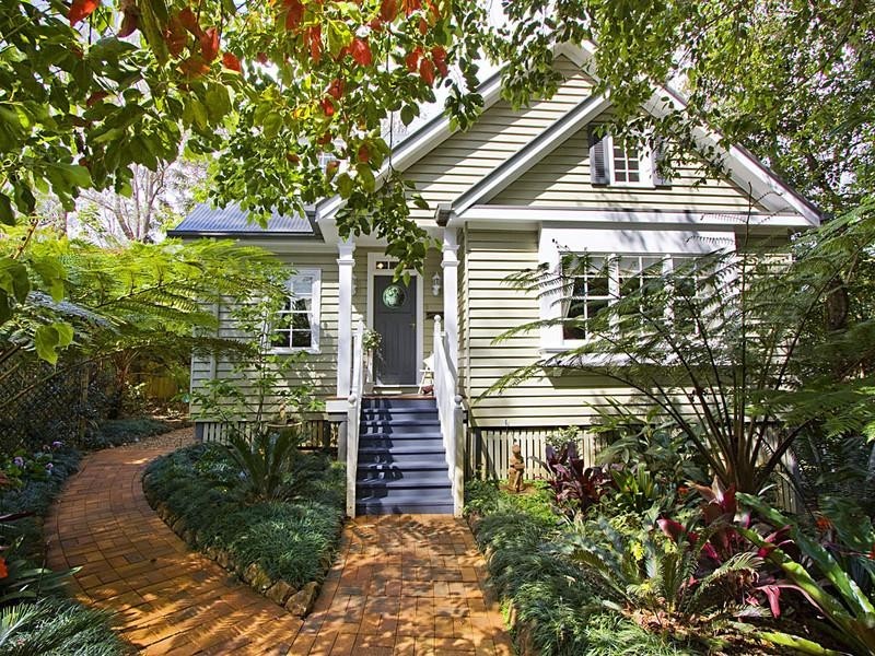 13 Central Ave – Marthas Vineyard meets Tamborine Mount, Eagle Heights QLD 4271