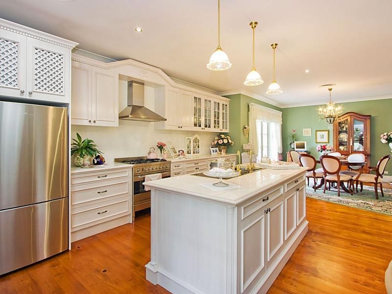 13 Central Ave – Marthas Vineyard meets Tamborine Mount, Eagle Heights QLD 4271