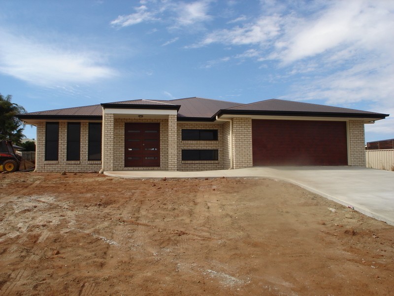 8 Hillview Parade, Kingaroy QLD 4610