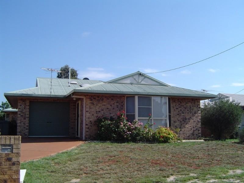 1/25 Windsor Circle, Kingaroy QLD 4610
