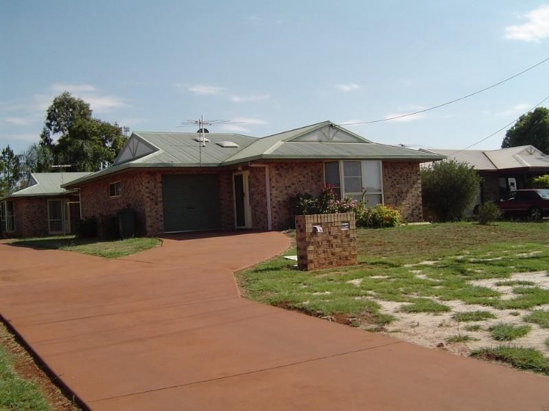 1/25 Windsor Circle, Kingaroy QLD 4610