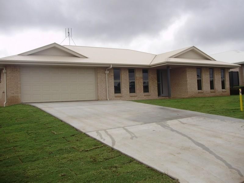 8 Allan Place, Kingaroy QLD 4610