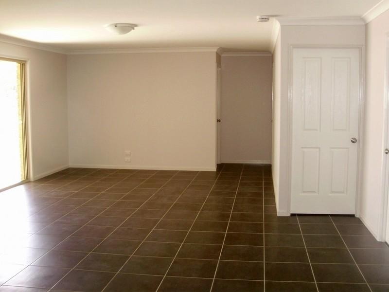 8 Allan Place, Kingaroy QLD 4610