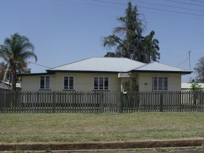 19 James Street, Kingaroy QLD 4610
