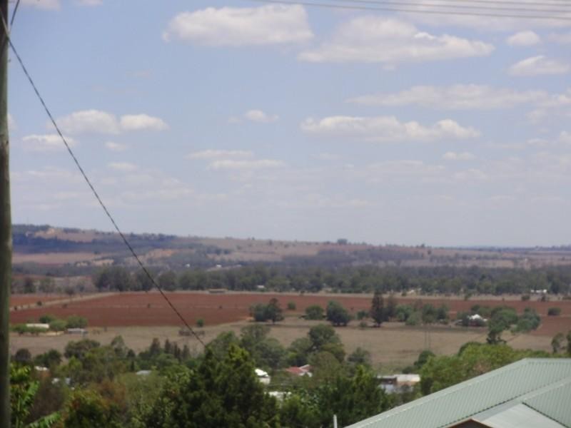 28 Adermann Drive, Kingaroy QLD 4610
