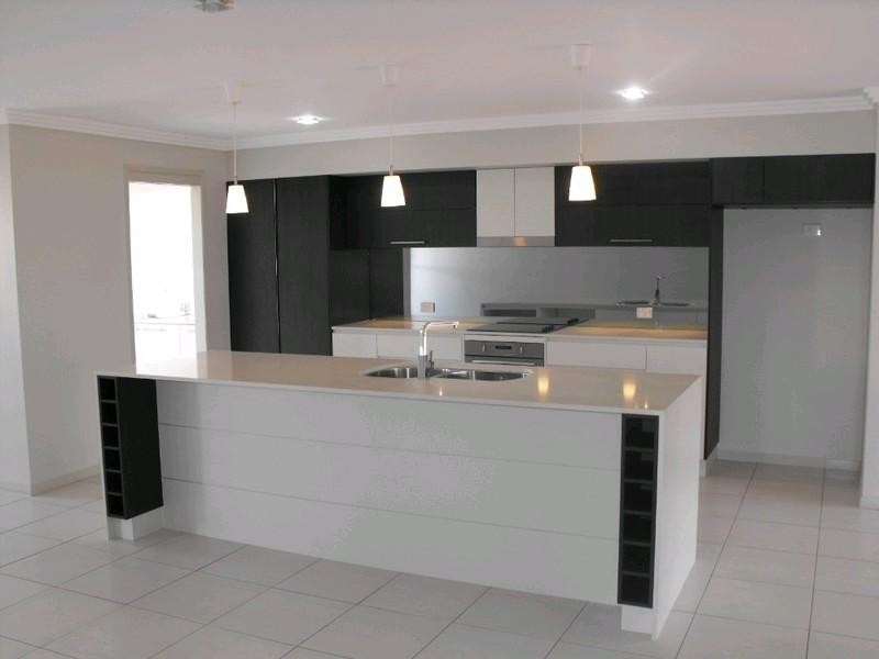 10 Allan Place, Kingaroy QLD 4610