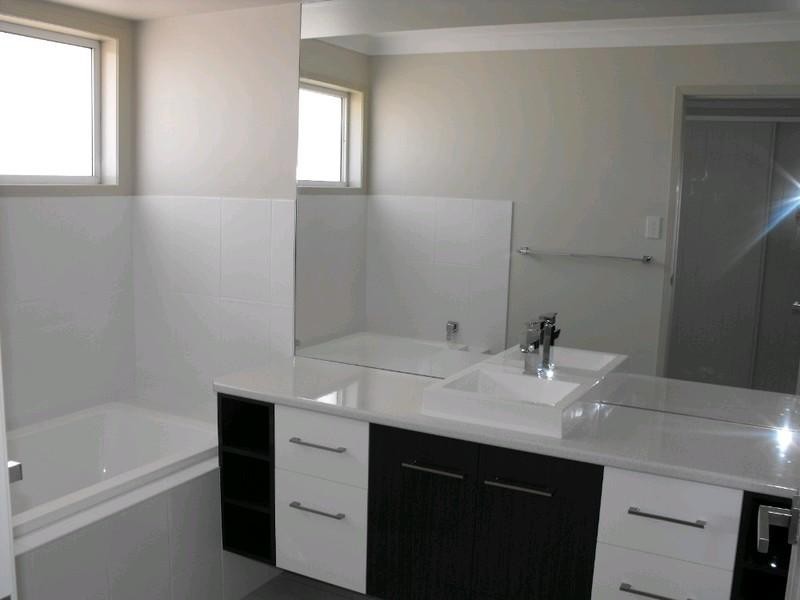 10 Allan Place, Kingaroy QLD 4610