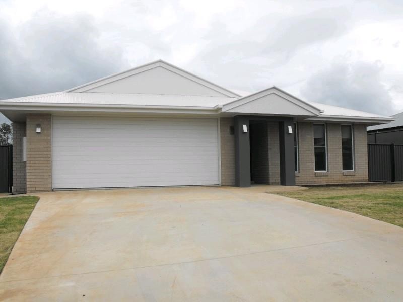 10 Allan Place, Kingaroy QLD 4610