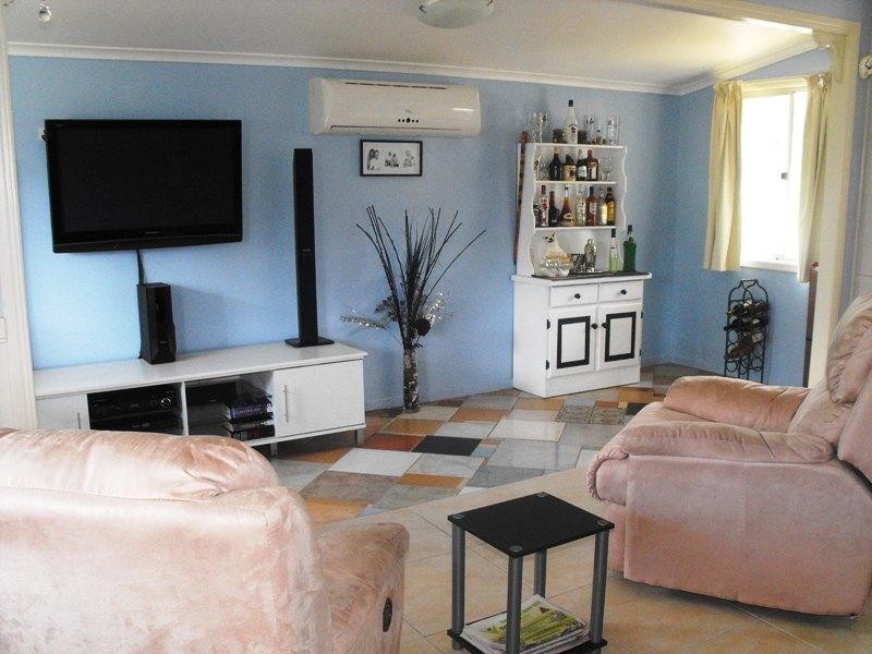 127 Kurrajong Drive, Nanango QLD 4615