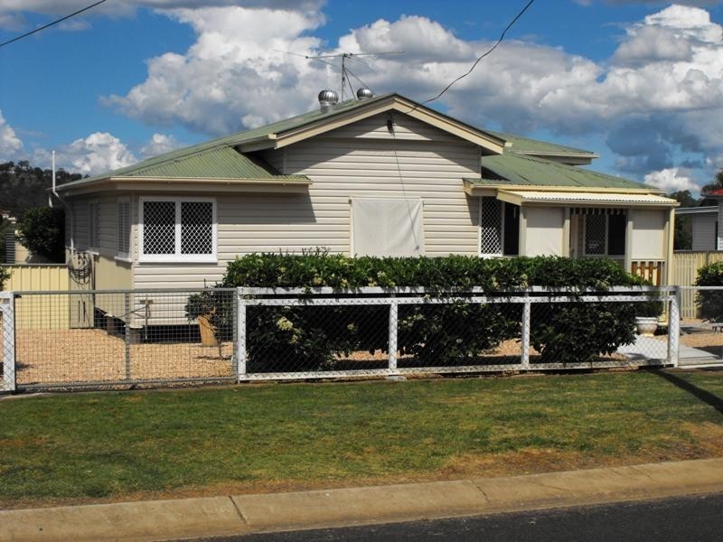 24 Gipps Street, Nanango QLD 4615