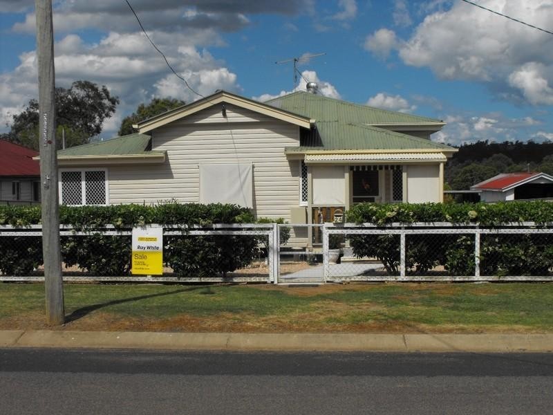 24 Gipps Street, Nanango QLD 4615