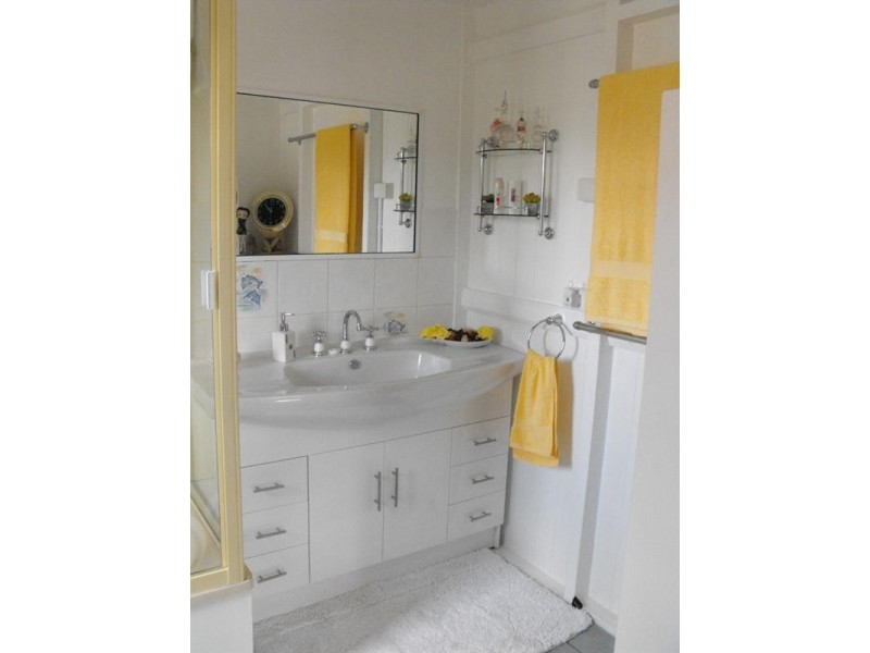 24 Gipps Street, Nanango QLD 4615